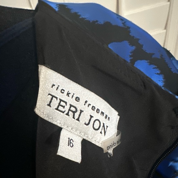 Elegant Blue Floral Dress - Picture 10 of 13